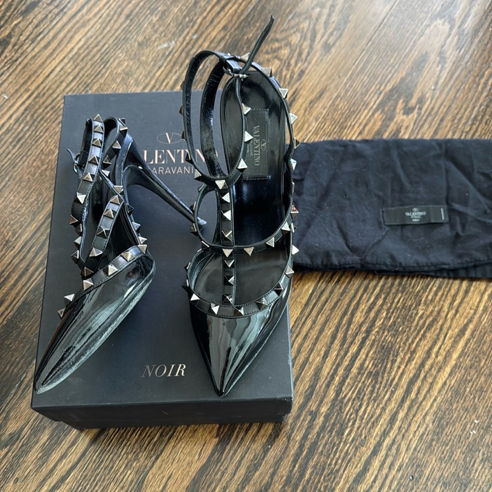 Valentino Rockstud high heel pumps black leather patent Size 37.5
